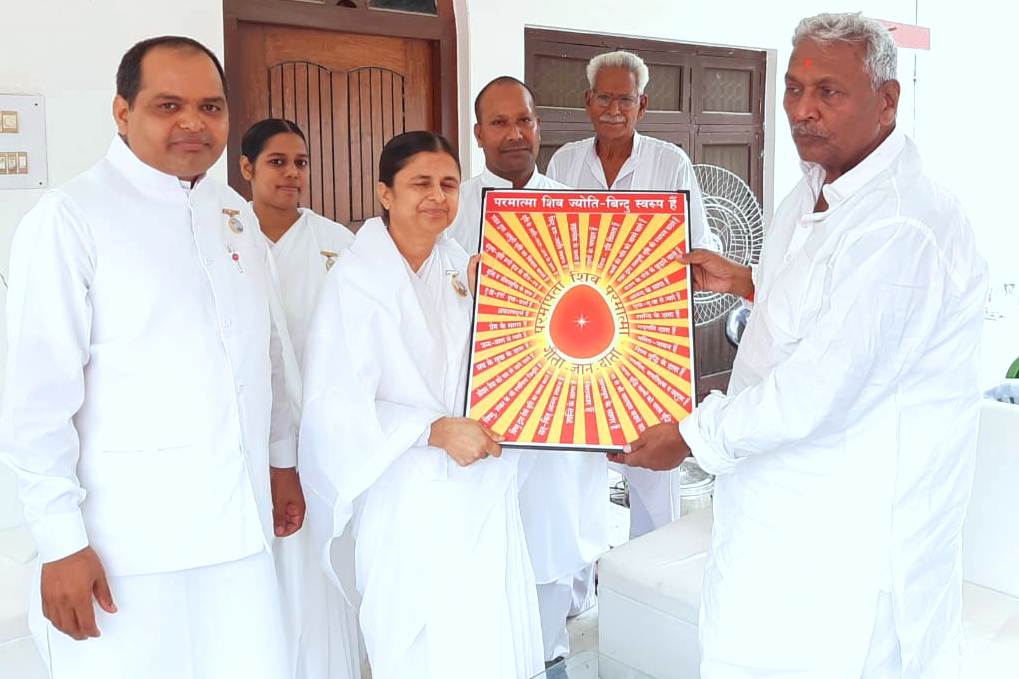 Mau - Meeting with ​Hon'ble Fagu Chauhan Ji, Governor of Bihar